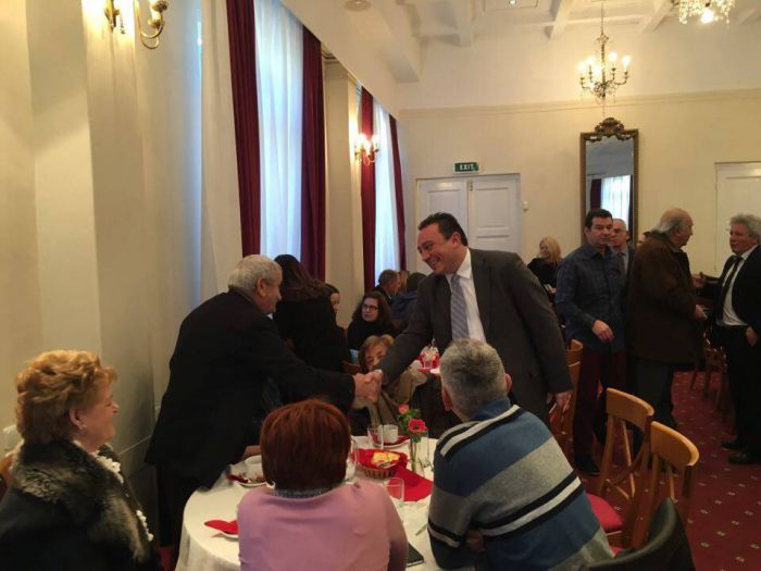 &Sigma;&epsilon; &kappa;&omicron;&pi;έ&sigmaf; &pi;ί&tau;&alpha;&sigmaf; &Alpha;&rho;&kappa;&alpha;&delta;&iota;&kappa;ώ&nu; &Sigma;&upsilon;&lambda;&lambda;ό&gamma;&omega;&nu; &sigma;&tau;&eta;&nu; &Alpha;&theta;ή&nu;&alpha; &omicron; &Kappa;ώ&sigma;&tau;&alpha;&sigmaf; &Beta;&lambda;ά&sigma;&eta;&sigmaf; (&epsilon;&iota;&kappa;ό&nu;&epsilon;&sigmaf;)