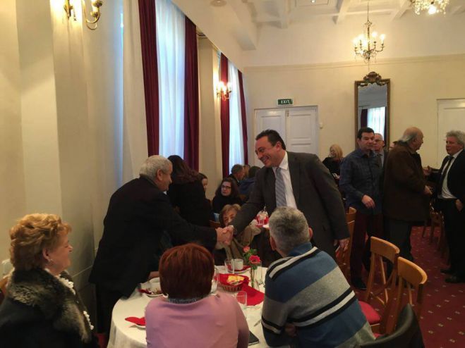 &Sigma;&epsilon; &kappa;&omicron;&pi;έ&sigmaf; &pi;ί&tau;&alpha;&sigmaf; &Alpha;&rho;&kappa;&alpha;&delta;&iota;&kappa;ώ&nu; &Sigma;&upsilon;&lambda;&lambda;ό&gamma;&omega;&nu; &sigma;&tau;&eta;&nu; &Alpha;&theta;ή&nu;&alpha; &omicron; &Kappa;ώ&sigma;&tau;&alpha;&sigmaf; &Beta;&lambda;ά&sigma;&eta;&sigmaf; (&epsilon;&iota;&kappa;ό&nu;&epsilon;&sigmaf;)