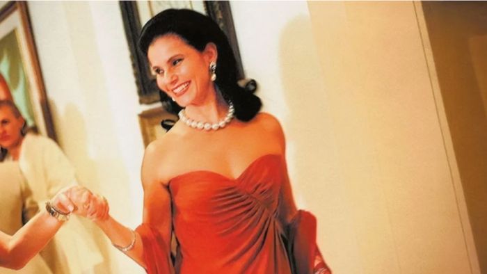 &Lambda;ί&sigma;&tau;&alpha; Forbes | &Beta;ί&kappa;&upsilon; &Sigma;ά&phi;&rho;&alpha; &epsilon;ί&nu;&alpha;&iota; &eta; &pi;&lambda;&omicron;&upsilon;&sigma;&iota;ό&tau;&epsilon;&rho;&eta; &Epsilon;&lambda;&lambda;&eta;&nu;ί&delta;&alpha; &sigma;&tau;&omicron;&nu; &kappa;ό&sigma;&mu;&omicron; &mu;&epsilon; &pi;&epsilon;&rho;&iota;&omicron;&upsilon;&sigma;ί&alpha; ά&nu;&omega; &tau;&omega;&nu; 27 &delta;&iota;&sigmaf; &delta;&omicron;&lambda;&alpha;&rho;ί&omega;&nu;!