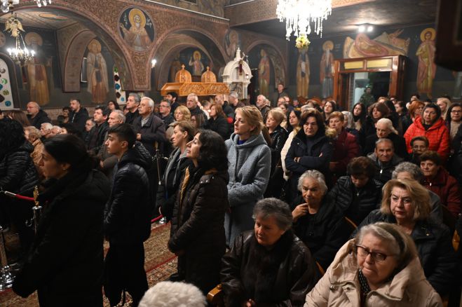 &Pi;&omicron;&lambda;&upsilon;&alpha;&rho;&chi;&iota;&epsilon;&rho;&alpha;&tau;&iota;&kappa;ό&sigmaf; &Epsilon;&sigma;&pi;&epsilon;&rho;&iota;&nu;ό&sigmaf; &tau;&eta;&sigmaf; &Alpha;&gamma;ί&alpha;&sigmaf; &Beta;&alpha;&rho;&beta;ά&rho;&alpha;&sigmaf; &sigma;&tau;&eta; &Mu;&eta;&tau;&rho;ό&pi;&omicron;&lambda;&eta; &Mu;&alpha;&nu;&tau;&iota;&nu;&epsilon;ί&alpha;&sigmaf; &kappa;&alpha;&iota; &Kappa;&upsilon;&nu;&omicron;&upsilon;&rho;ί&alpha;&sigmaf; (&epsilon;&iota;&kappa;ό&nu;&epsilon;&sigmaf;)