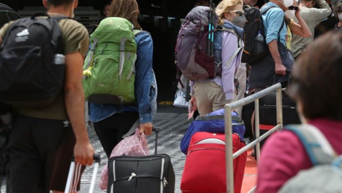 Έ&xi;&omicron;&delta;&omicron;&sigmaf; &epsilon;&kappa;&delta;&rho;&omicron;&mu;έ&omega;&nu; &tau;&omicron;&upsilon; &Iota;&omicron;&upsilon;&lambda;ί&omicron;&upsilon; | &Tau;&omicron; 90% ά&gamma;&gamma;&iota;&xi;&epsilon; &eta; &pi;&lambda;&eta;&rho;ό&tau;&eta;&tau;&alpha; &tau;&omega;&nu; &pi;&lambda;&omicron;ί&omega;&nu;