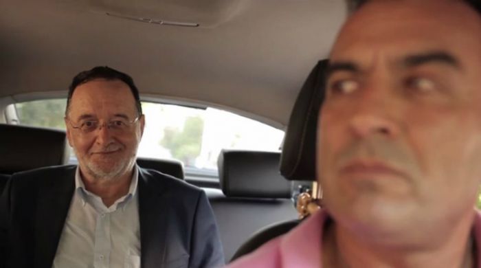 Ο Λαφαζάνης παίρνει ταξί και πάει στο ... Νομισματοκοπείο! (vd)