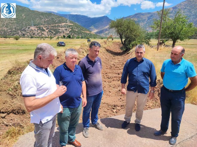 &Sigma;&epsilon; &Sigma;ά&gamma;&kappa;&alpha; - &Nu;&epsilon;&sigma;&tau;ά&nu;&eta; &omicron; &Tau;&zeta;&iota;&omicron;ύ&mu;&eta;&sigmaf;: &laquo;&Kappa;ά&nu;&omicron;&upsilon;&mu;&epsilon; έ&rho;&gamma;&alpha; &upsilon;&pi;&omicron;&delta;&omicron;&mu;ή&sigmaf; &sigma;&tau;&omicron;&nu; &pi;&rho;&omega;&tau;&omicron;&gamma;&epsilon;&nu;ή &tau;&omicron;&mu;έ&alpha;, &tau;&omicron;&nu; &sigma;&tau;&upsilon;&lambda;&omicron;&beta;ά&tau;&eta; &tau;&eta;&sigmaf; &omicron;&iota;&kappa;&omicron;&nu;&omicron;&mu;ί&alpha;&sigmaf; &tau;&omicron;&upsilon; &delta;ή&mu;&omicron;&upsilon; &mu;&alpha;&sigmaf;&raquo; (vd)