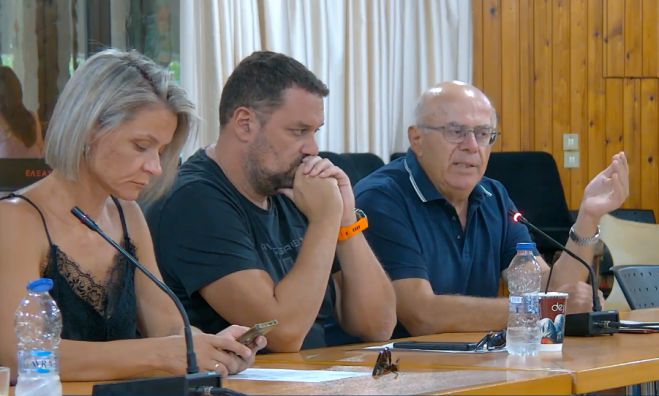 Στο επίκεντρο τα προβλήματα του Αρκαδικού Χωριού | Μεγάλο πρόβλημα με το νερό - Χρειάζονται δρόμοι και φωτισμός - &quot;Ερημώνει το χωριό&quot;