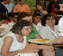 &Mu;&epsilon; &pi;&alpha;&rho;&alpha;&delta;&omicron;&sigma;&iota;&alpha;&kappa;έ&sigmaf; &sigma;&upsilon;&nu;&tau;&alpha;&gamma;έ&sigmaf; &kappa;&alpha;&iota; &mu;&omicron;&upsilon;&sigma;&iota;&kappa;ή &tau;&epsilon;&lambda;&epsilon;ί&omega;&sigma;&epsilon; &tau;&omicron; &laquo;&Alpha;&rho;&kappa;&alpha;&delta;&iota;&kappa;ό &Pi;&alpha;&nu;ό&rho;&alpha;&mu;&alpha;&raquo;