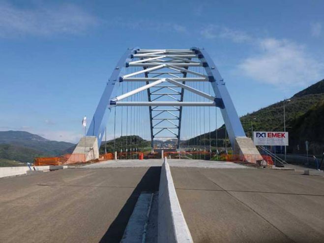 Τον Ιούλιο στην κυκλοφορία η γέφυρα στον αυτοκινητόδρομο Τρίπολη - Καλαμάτα