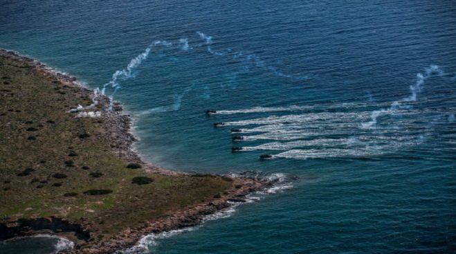 &Sigma;&upsilon;&nu;&alpha;&gamma;&epsilon;&rho;&mu;ό&sigmaf; &sigma;&epsilon; &Rho;ό&delta;&omicron; &kappa;&alpha;&iota; &Sigma;ύ&mu;&eta; - &Tau;&omicron;&upsilon;&rho;&kappa;&iota;&kappa;ά &phi;&omicron;&upsilon;&sigma;&kappa;&omega;&tau;ά &kappa;&iota;&nu;&omicron;ύ&nu;&tau;&alpha;&iota; &pi;&rho;&omicron;&sigmaf; &tau;&eta;&nu; &Epsilon;&lambda;&lambda;ά&delta;&alpha;