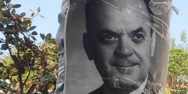 Νοσταλγοί της Χούντας γέμισαν με αφίσες του Παπαδόπουλου τη Μεσσηνία! (εικόνες)