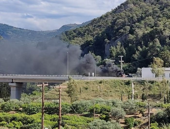 Ουρές χιλιομέτρων εθνική οδό Πατρών – Κορίνθου λόγω φωτιάς σε αυτοκίνητο