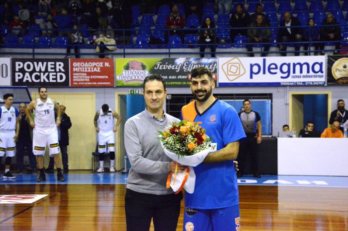 &Omicron; &Alpha;&rho;&kappa;&alpha;&delta;&iota;&kappa;ό&sigmaf; &tau;ί&mu;&eta;&sigma;&epsilon; &tau;&omicron;&nu; &Delta;&eta;&mu;ή&tau;&rho;&eta; &Pi;ί&nu;&eta;