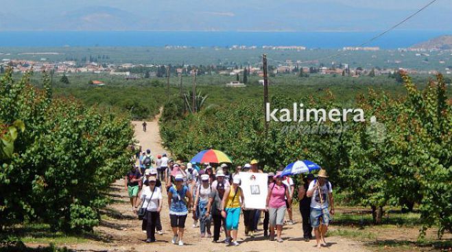 Το όμορφο έθιμο με τη μεταφορά εικόνας μέσα από δύσβατο μονοπάτι στη Μελιγού (vd)!