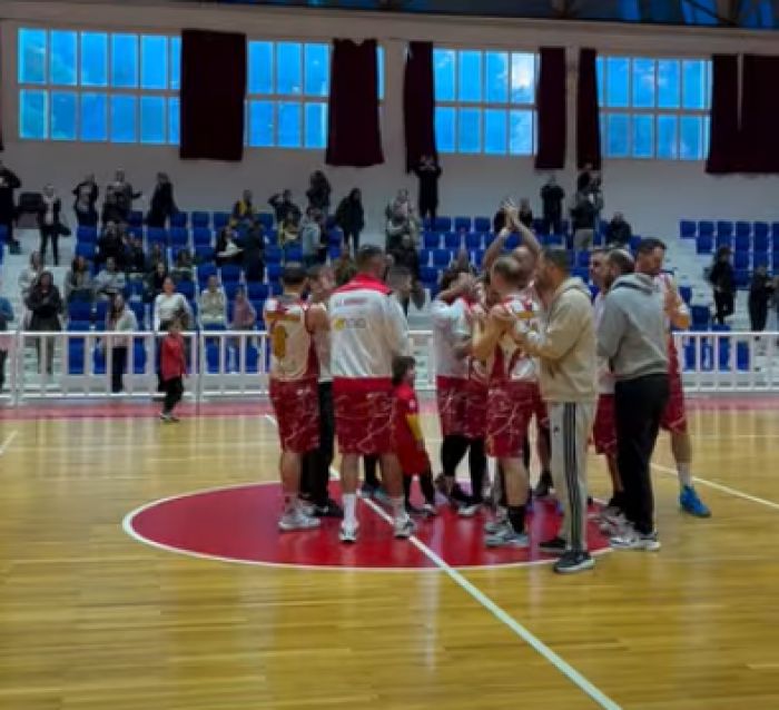 &Sigma;&eta;&mu;&alpha;&nu;&tau;&iota;&kappa;ή &nu;ί&kappa;&eta; &gamma;&iota;&alpha; &tau;&omicron; &mu;&pi;ά&sigma;&kappa;&epsilon;&tau; &tau;&omicron;&upsilon; &Lambda;&epsilon;&omega;&nu;&iota;&delta;ί&omicron;&upsilon;! (vd)