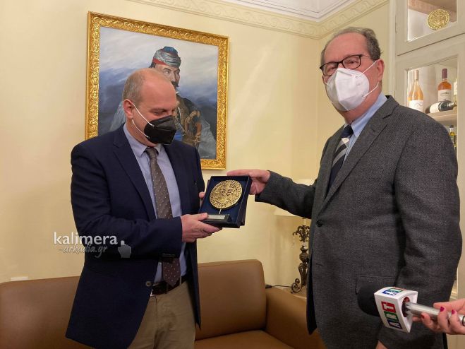 &Upsilon;&phi;&upsilon;&pi;&omicron;&upsilon;&rho;&gamma;ό&sigmaf; &Alpha;&gamma;&rho;&omicron;&tau;&iota;&kappa;ή&sigmaf; &Alpha;&nu;ά&pi;&tau;&upsilon;&xi;&eta;&sigmaf; &alpha;&pi;ό &tau;&eta;&nu; &Tau;&rho;ί&pi;&omicron;&lambda;&eta;: &laquo;&Theta;&alpha; &alpha;&pi;&omicron;&zeta;&eta;&mu;&iota;&omega;&theta;&omicron;ύ&nu; &delta;ί&kappa;&alpha;&iota;&alpha; ό&lambda;&epsilon;&sigmaf; &omicron;&iota; &kappa;&alpha;&lambda;&lambda;&iota;έ&rho;&gamma;&epsilon;&iota;&epsilon;&sigmaf; &pi;&omicron;&upsilon; &kappa;&alpha;&tau;&alpha;&sigma;&tau;&rho;ά&phi;&eta;&kappa;&alpha;&nu; &alpha;&pi;ό &tau;&omicron;&nu; &pi;&alpha;&gamma;&epsilon;&tau;ό&raquo; (vd)