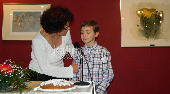 &Mu;&epsilon; &mu;&omicron;&upsilon;&sigma;&iota;&kappa;ή &epsilon;&kappa;&delta;ή&lambda;&omega;&sigma;&eta; &kappa;&alpha;&iota; &kappa;&omicron;&pi;ή &pi;ί&tau;&alpha;&sigmaf; &xi;&epsilon;&kappa;ί&nu;&eta;&sigma;&epsilon; &tau;&omicron; 2013 &gamma;&iota;&alpha; &tau;&omicron; &Phi;&iota;&lambda;&omicron;&tau;&epsilon;&chi;&nu;&iota;&kappa;ό Ό&mu;&iota;&lambda;&omicron; &Tau;&rho;ί&pi;&omicron;&lambda;&eta;&sigmaf; (vd)