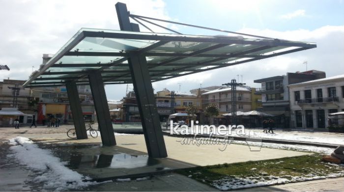 Ή&lambda;&iota;&omicron;&sigmaf; &mu;&epsilon;&hellip;&chi;&iota;ό&nu;&iota; &sigma;ή&mu;&epsilon;&rho;&alpha; &sigma;&tau;&eta;&nu; &Tau;&rho;ί&pi;&omicron;&lambda;&eta; (&epsilon;&iota;&kappa;ό&nu;&epsilon;&sigmaf;)