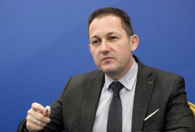 &Mu;&Mu;&Epsilon; &epsilon;&pi;&iota;&sigma;&tau;&rho;έ&phi;&omicron;&upsilon;&nu; &pi;ί&sigma;&omega; &tau;&alpha; &chi;&rho;ή&mu;&alpha;&tau;&alpha; &gamma;&iota;&alpha; &tau;&eta;&nu; &kappa;&alpha;&mu;&pi;ά&nu;&iota;&alpha; &laquo;&Mu;έ&nu;&omicron;&upsilon;&mu;&epsilon; &Sigma;&pi;ί&tau;&iota;&raquo;