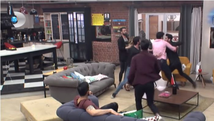 &Alpha;&pi;ί&sigma;&tau;&epsilon;&upsilon;&tau;&epsilon;&sigmaf; &sigma;&kappa;&eta;&nu;έ&sigmaf; | &Xi;ύ&lambda;&omicron;, &kappa;&lambda;&omega;&tau;&sigma;&iota;έ&sigmaf; &kappa;&alpha;&iota; &mu;&pi;&omicron;&upsilon;&nu;&iota;έ&sigmaf; &sigma;&tau;&omicron; Power of love &tau;&eta;&sigmaf; &Tau;&omicron;&upsilon;&rho;&kappa;ί&alpha;&sigmaf; (vd)