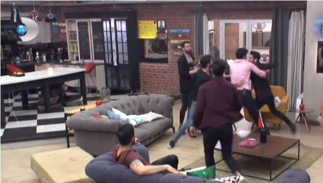 &Alpha;&pi;ί&sigma;&tau;&epsilon;&upsilon;&tau;&epsilon;&sigmaf; &sigma;&kappa;&eta;&nu;έ&sigmaf; | &Xi;ύ&lambda;&omicron;, &kappa;&lambda;&omega;&tau;&sigma;&iota;έ&sigmaf; &kappa;&alpha;&iota; &mu;&pi;&omicron;&upsilon;&nu;&iota;έ&sigmaf; &sigma;&tau;&omicron; Power of love &tau;&eta;&sigmaf; &Tau;&omicron;&upsilon;&rho;&kappa;ί&alpha;&sigmaf; (vd)