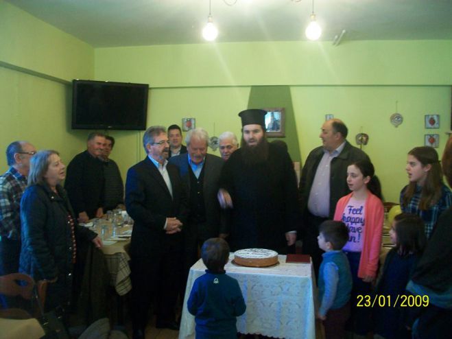 &Eta; &kappa;&omicron;&pi;ή &pi;ί&tau;&alpha;&sigmaf; &tau;&omicron;&upsilon; &Sigma;&upsilon;&lambda;&lambda;ό&gamma;&omicron;&upsilon; &Phi;ί&lambda;&omega;&nu; &Tau;ά&nu;&omicron;&upsilon; &kappa;&alpha;&iota; &Mu;&omicron;&nu;ή&sigmaf; &Pi;&rho;&omicron;&delta;&rho;ό&mu;&omicron;&upsilon; &Kappa;&upsilon;&nu;&omicron;&upsilon;&rho;ί&alpha;&sigmaf; &sigma;&tau;&omicron; &Epsilon;&lambda;&alpha;&iota;&omicron;&chi;ώ&rho;&iota; (&epsilon;&iota;&kappa;ό&nu;&epsilon;&sigmaf;)