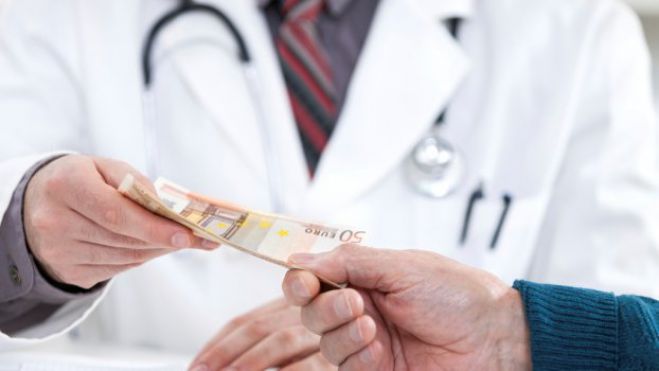 Συνελήφθη γυναικολόγος σε δημόσιο Νοσοκομείο της Αττικής που ζήτησε χρήματα για τοκετό