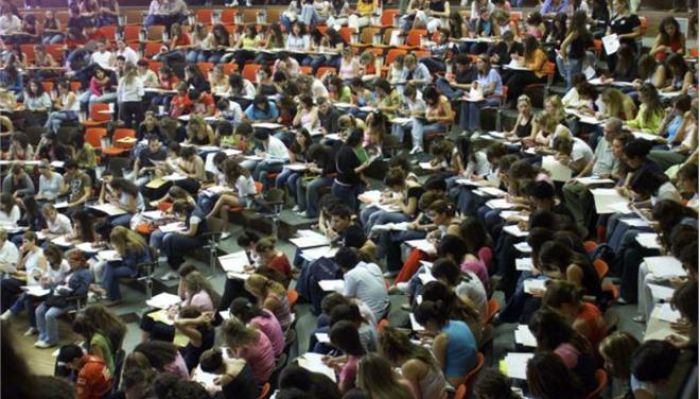 &Phi;&omicron;&iota;&tau;&eta;&tau;έ&sigmaf;: &Pi;&iota;&omicron; &alpha;&pi;&lambda;ή &eta; &epsilon;&gamma;&gamma;&rho;&alpha;&phi;ή &sigma;&epsilon; &Alpha;&Epsilon;&Iota;!