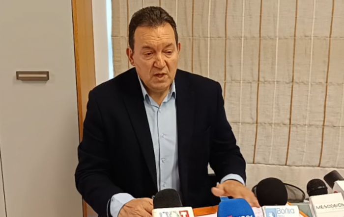 Κατσίρης: &quot;Υπάρχει περίσσευμα χρημάτων και το διαχέεται για δημόσιες σχέσεις&quot; - Τζιούμης: &quot;Μιλάτε εσείς που δίνατε λεφτά από τη ΔΕΥΑΤ για διαφημίσεις στον Αρκαδικό;&quot;