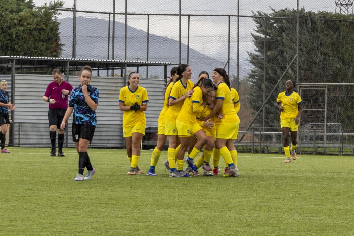 &Omicron;&chi;&tau;ώ &gamma;&kappa;&omicron;&lambda; &gamma;&kappa;&omicron;&lambda; έ&rho;&iota;&xi;&epsilon; &eta; &omicron;&mu;ά&delta;&alpha; &Kappa;17 &gamma;&upsilon;&nu;&alpha;&iota;&kappa;ώ&nu; &tau;&omicron;&upsilon; &Alpha;&sigma;&tau;έ&rho;&alpha; &Tau;&rho;ί&pi;&omicron;&lambda;&eta;&sigmaf;! (&epsilon;&iota;&kappa;ό&nu;&epsilon;&sigmaf;)