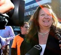 &Alpha;&upsilon;&tau;ή &eta; &gamma;&upsilon;&nu;&alpha;ί&kappa;&alpha; &kappa;&epsilon;&rho;&delta;ί&zeta;&epsilon;&iota; &pi;ά&nu;&omega; 1,5 &epsilon;&kappa;. &epsilon;&upsilon;&rho;ώ &tau;&eta;&nu; ώ&rho;&alpha;!