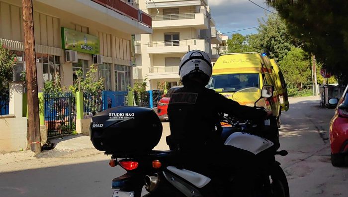 Άνδρας έπεσε από μπαλκόνι στο Ναύπλιο - Μεταφέρθηκε στο νοσοκομείο βαριά τραυματίας (vd)