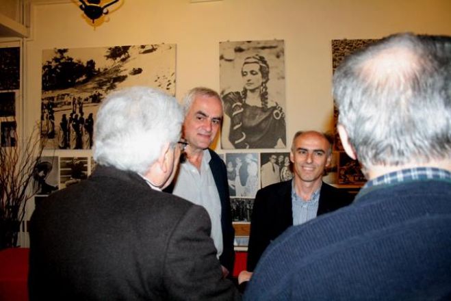 &Sigma;&tau;&eta; &Mu;&epsilon;&gamma;&alpha;&lambda;ό&pi;&omicron;&lambda;&eta; &tau;&eta;&nu; &Pi;&alpha;&rho;&alpha;&sigma;&kappa;&epsilon;&upsilon;ή &kappa;&lambda;&iota;&mu;ά&kappa;&iota;&omicron; &tau;&omicron;&upsilon; &sigma;&upsilon;&nu;&delta;&upsilon;&alpha;&sigma;&mu;&omicron;ύ &laquo;&Pi;&epsilon;&lambda;&omicron;&pi;ό&nu;&nu;&eta;&sigma;&omicron;&sigmaf; &Pi;&rho;ώ&tau;&alpha;&raquo;