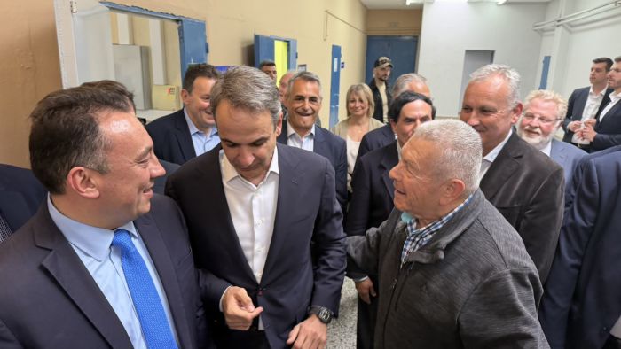 &Kappa;ώ&sigma;&tau;&alpha;&sigmaf; &Tau;&zeta;&iota;&omicron;ύ&mu;&eta;&sigmaf;: &laquo;&Eta; &Tau;&rho;ί&pi;&omicron;&lambda;&eta; &epsilon;&xi;&epsilon;&lambda;ί&sigma;&sigma;&epsilon;&tau;&alpha;&iota; &sigma;&epsilon; &sigma;ύ&gamma;&chi;&rho;&omicron;&nu;&omicron; &pi;ό&lambda;&omicron; &alpha;&nu;ά&pi;&tau;&upsilon;&xi;&eta;&sigmaf; &kappa;&alpha;&iota; &epsilon;&upsilon;&kappa;&alpha;&iota;&rho;&iota;ώ&nu;&raquo; (&epsilon;&iota;&kappa;ό&nu;&epsilon;&sigmaf;)