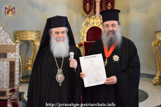 &Omicron; &Pi;&alpha;&tau;&rho;&iota;ά&rho;&chi;&eta;&sigmaf; &Iota;&epsilon;&rho;&omicron;&sigma;&omicron;&lambda;ύ&mu;&omega;&nu; &pi;&alpha;&rho;&alpha;&sigma;&eta;&mu;&omicron;&phi;ό&rho;&eta;&sigma;&epsilon; &tau;&omicron;&nu; &Alpha;&rho;&kappa;ά&delta;&alpha; &Mu;&eta;&tau;&rho;&omicron;&pi;&omicron;&lambda;ί&tau;&eta; &Pi;&alpha;&tau;&rho;ώ&nu; &kappa;. &Chi;&rho;&upsilon;&sigma;ό&sigma;&tau;&omicron;&mu;&omicron;! (&epsilon;&iota;&kappa;ό&nu;&epsilon;&sigmaf;)