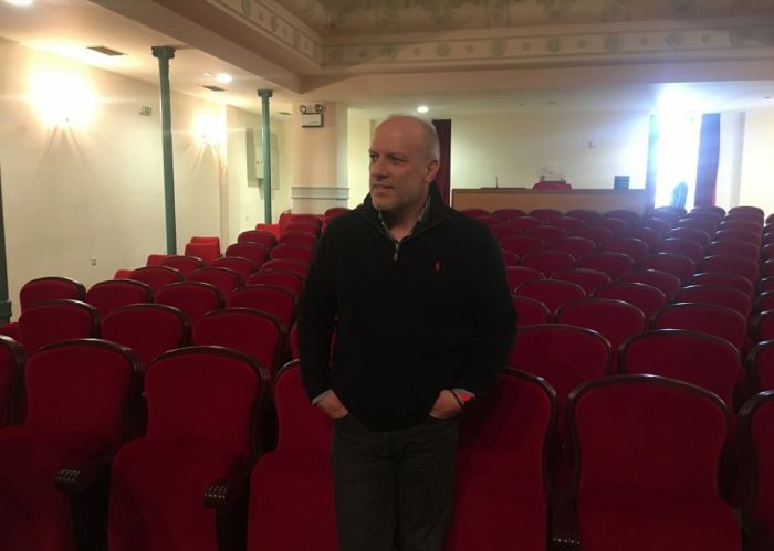 &Omicron; &Alpha;&nu;&tau;&iota;&delta;ή&mu;&alpha;&rho;&chi;&omicron;&sigmaf; &Beta;&rho;έ&nu;&tau;&alpha;&sigmaf; &gamma;&iota;&alpha; &tau;&iota;&sigmaf; &epsilon;&rho;&gamma;&alpha;&sigma;ί&epsilon;&sigmaf; &sigma;&tau;&omicron; &Mu;&alpha;&lambda;&lambda;&iota;&alpha;&rho;&omicron;&pi;&omicron;ύ&lambda;&epsilon;&iota;&omicron; &Theta;έ&alpha;&tau;&rho;&omicron; (vd)