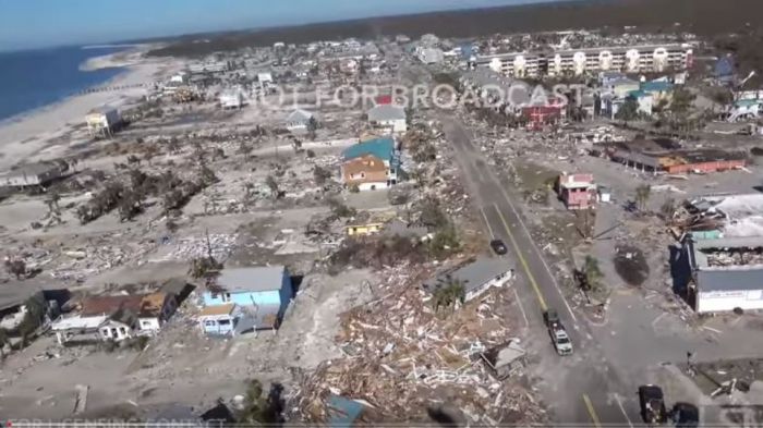 Εικόνα απόλυτης καταστροφής μετά το πέρασμα του τυφώνα Michael από τη Φλόριντα (vd)