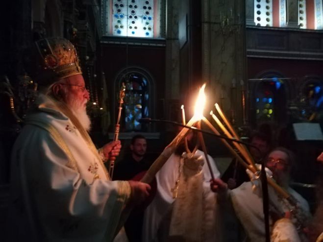 &Eta; ... &kappa;&epsilon;&kappa;&lambda;&epsilon;&iota;&sigma;&mu;έ&nu;&omega;&nu; &tau;&omega;&nu; &theta;&upsilon;&rho;ώ&nu; &Alpha;&nu;ά&sigma;&tau;&alpha;&sigma;&eta; &sigma;&tau;&omicron;&nu; &Mu;&eta;&tau;&rho;&omicron;&pi;&omicron;&lambda;&iota;&tau;&iota;&kappa;ό &Nu;&alpha;ό &tau;&eta;&sigmaf; &Tau;&rho;ί&pi;&omicron;&lambda;&eta;&sigmaf; (&epsilon;&iota;&kappa;ό&nu;&epsilon;&sigmaf; - &beta;ί&nu;&tau;&epsilon;&omicron;)