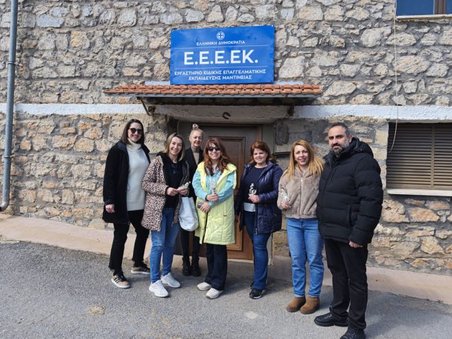 &Pi;&rho;ά&xi;&epsilon;&iota;&sigmaf; &Pi;&rho;&omicron;&sigma;&phi;&omicron;&rho;ά&sigmaf; &kappa;&alpha;&iota; &Alpha;&gamma;ά&pi;&eta;&sigmaf; &alpha;&pi;ό &tau;&omicron; &Sigma;&omega;&mu;&alpha;&tau;&epsilon;ί&omicron; &Kappa;&omicron;&upsilon;&rho;έ&omega;&nu; &kappa;&alpha;&iota; &Kappa;&omicron;&mu;&mu;&omega;&tau;ώ&nu; &Tau;&rho;ί&pi;&omicron;&lambda;&eta;&sigmaf; (&epsilon;&iota;&kappa;ό&nu;&epsilon;&sigmaf;)