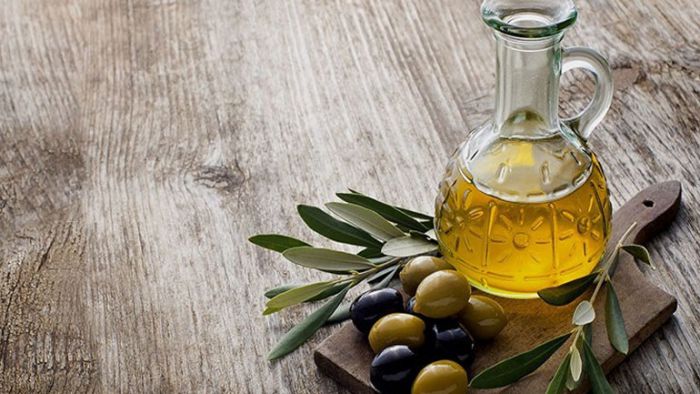 &Sigma;&tau;&alpha; ύ&psi;&eta; &omicron;&iota; &tau;&iota;&mu;έ&sigmaf; &tau;&omicron;&upsilon; &epsilon;&lambda;&alpha;&iota;&omicron;&lambda;ά&delta;&omicron;&upsilon;