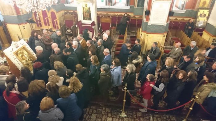 &Eta; &Alpha;&kappa;&omicron;&lambda;&omicron;&upsilon;&theta;ί&alpha; &tau;&omicron;&upsilon; &Alpha;&kappa;ά&theta;&iota;&sigma;&tau;&omicron;&upsilon; Ύ&mu;&nu;&omicron;&upsilon; &sigma;&tau;&eta;&nu; &Tau;&rho;ί&pi;&omicron;&lambda;&eta; (&epsilon;&iota;&kappa;ό&nu;&epsilon;&sigmaf;)