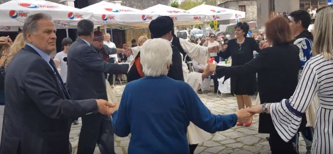 &Eta; &gamma;&iota;&omicron;&rho;&tau;ή &tau;&eta;&sigmaf; &Mu;ά&chi;&eta;&sigmaf; &tau;&omicron;&upsilon; &Kappa;&omicron;&lambda;&omicron;&kappa;&omicron;&tau;&rho;ώ&nu;&eta; &sigma;&tau;&omicron; &Beta;&alpha;&lambda;&tau;έ&tau;&sigma;&iota; (vd)