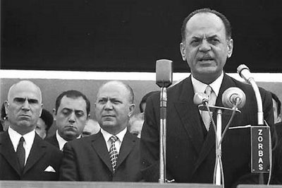 &laquo;&Pi;ό&tau;&epsilon; &xi;&alpha;&nu;ά &chi;&omicron;ύ&nu;&tau;&alpha; &kappa;&alpha;&iota; &phi;&alpha;&sigma;&iota;&sigma;&mu;ό&sigmaf;&raquo; &lambda;έ&epsilon;&iota; &omicron; &Sigma;&Upsilon;&Rho;&Iota;&Zeta;&Alpha; &Alpha;&rho;&kappa;&alpha;&delta;ί&alpha;&sigmaf;