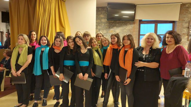 &Sigma;&tau;&omicron; &Delta;&iota;&epsilon;&theta;&nu;έ&sigmaf; &Phi;&epsilon;&sigma;&tau;&iota;&beta;ά&lambda; &Chi;&omicron;&rho;&omega;&delta;&iota;ώ&nu; &tau;&eta;&sigmaf; &Alpha;&rho;&chi;&alpha;ί&alpha;&sigmaf; &Omicron;&lambda;&upsilon;&mu;&pi;ί&alpha;&sigmaf; &tau;&omicron; &Gamma;&upsilon;&nu;&alpha;&iota;&kappa;&epsilon;ί&omicron;-&Nu;&epsilon;&alpha;&nu;&iota;&kappa;ό &tau;&mu;ή&mu;&alpha; &tau;&eta;&sigmaf; &Chi;&omicron;&rho;&omega;&delta;ί&alpha;&sigmaf; &Tau;&rho;ί&pi;&omicron;&lambda;&eta;&sigmaf;, La Vita