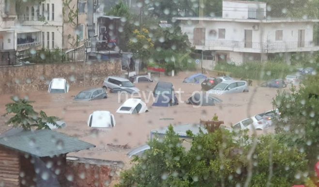 Πνίγηκε το Μαρούσι | Απίστευτες εικόνες πίσω από την λεωφόρο Κηφισίας - Επιπλέουν αυτοκίνητα (vd)