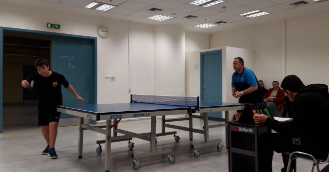 Ping Pong | &Sigma;&tau;&eta;&nu; &Kappa;&alpha;&lambda;&alpha;&mu;ά&tau;&alpha; &pi;&alpha;ί&zeta;&epsilon;&iota; &eta; &Alpha;&Epsilon;&Kappa; &Tau;&rho;ί&pi;&omicron;&lambda;&eta;&sigmaf;