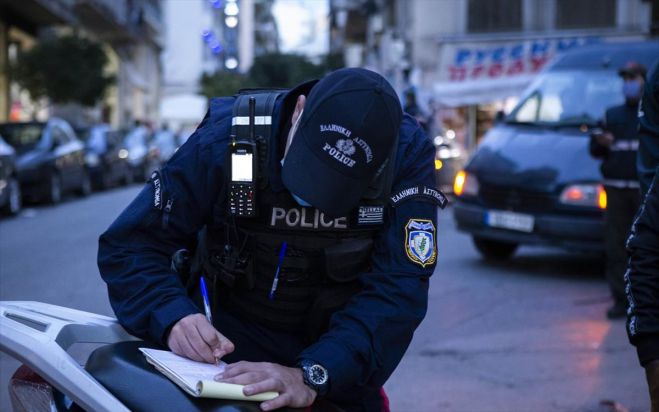Δύο συλλήψεις στην Πελοπόννησο - Παραβίασαν  το μέτρο του κατ’ οίκον περιορισμού για τον covid!