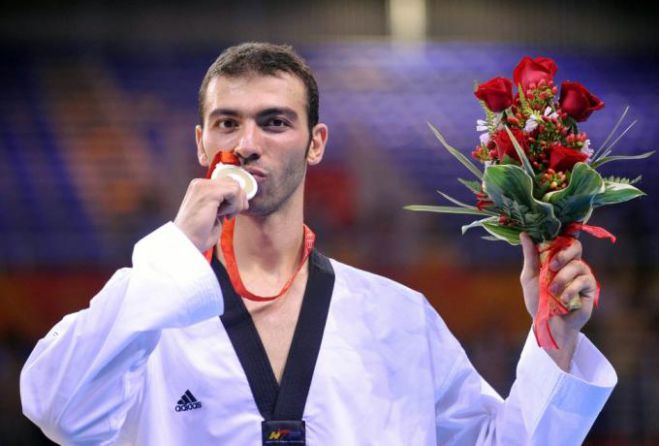 &Pi;έ&theta;&alpha;&nu;&epsilon; &sigma;&tau;&alpha; 42 &tau;&omicron;&upsilon; &omicron; &Alpha;&lambda;έ&xi;&alpha;&nu;&delta;&rho;&omicron;&sigmaf; &Nu;&iota;&kappa;&omicron;&lambda;&alpha;ΐ&delta;&eta;&sigmaf; - &Eta; &sigma;&upsilon;&gamma;&kappa;&lambda;&omicron;&nu;&iota;&sigma;&tau;&iota;&kappa;ή &tau;&omicron;&upsilon; &alpha;&nu;ά&rho;&tau;&eta;&sigma;&eta; &gamma;&iota;&alpha; &tau;&omicron;&nu; &kappa;&alpha;&rho;&kappa;ί&nu;&omicron;