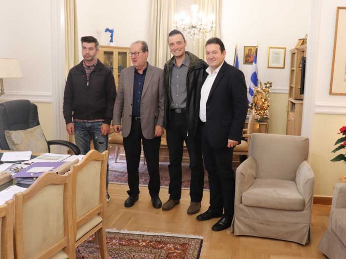 &Mu;&epsilon; &sigma;&upsilon;&mu;&beta;&alpha;&sigma;&iota;&omicron;ύ&chi;&omicron;&upsilon;&sigmaf; &pi;&upsilon;&rho;&omicron;&sigma;&beta;έ&sigma;&tau;&epsilon;&sigmaf; &sigma;&upsilon;&nu;&alpha;&nu;&tau;ή&theta;&eta;&kappa;&epsilon; &omicron; &Pi;&epsilon;&rho;&iota;&phi;&epsilon;&rho;&epsilon;&iota;ά&rho;&chi;&eta;&sigmaf;