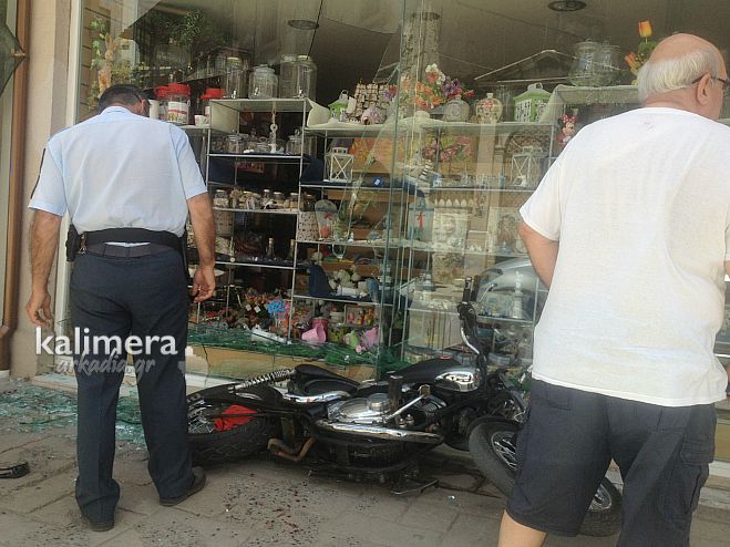 Τροχαίο ατύχημα την Κυριακή στην Τρίπολη (εικόνες)