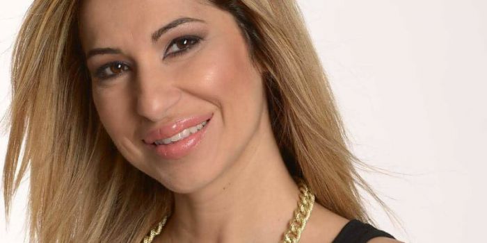 &Mu;&epsilon; &tau;&eta; &Mu;&alpha;&rho;ί&alpha; &Nu;&omicron;&mu;&iota;&kappa;&omicron;ύ &eta; &Gamma;&iota;&omicron;&rho;&tau;ή &Kappa;&rho;&alpha;&sigma;&iota;&omicron;ύ &sigma;&tau;&alpha; &Pi;&epsilon;&lambda;&epsilon;&tau;ά &Kappa;&upsilon;&nu;&omicron;&upsilon;&rho;ί&alpha;&sigmaf;