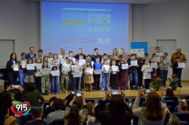 &Tau;&rho;ί&pi;&omicron;&lambda;&eta; | &Beta;&rho;&alpha;&beta;&epsilon;ύ&tau;&eta;&kappa;&alpha;&nu; &mu;&alpha;&theta;&eta;&tau;έ&sigmaf; &kappa;&alpha;&iota; &mu;&alpha;&theta;ή&tau;&rho;&iota;&epsilon;&sigmaf; &pi;&omicron;&upsilon; &delta;&iota;&alpha;&kappa;&rho;ί&theta;&eta;&kappa;&alpha;&nu; &sigma;&tau;&omicron;&upsilon;&sigmaf; &pi;&alpha;&nu;&epsilon;&lambda;&lambda;ή&nu;&iota;&omicron;&upsilon;&sigmaf; &mu;&alpha;&theta;&eta;&mu;&alpha;&tau;&iota;&kappa;&omicron;ύ&sigmaf; &delta;&iota;&alpha;&gamma;&omega;&nu;&iota;&sigma;&mu;&omicron;ύ&sigmaf; (&epsilon;&iota;&kappa;ό&nu;&epsilon;&sigmaf; - &beta;ί&nu;&tau;&epsilon;&omicron;)