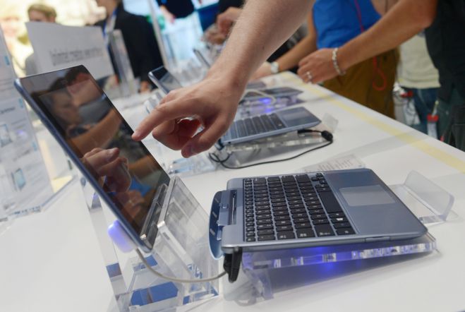 &Sigma;&tau;&eta;&nu; &alpha;&gamma;&omicron;&rho;ά 1000 laptops &gamma;&iota;&alpha; &mu;&alpha;&theta;&eta;&tau;έ&sigmaf; &pi;&rho;&omicron;&chi;&omega;&rho;ά &eta; &Pi;&epsilon;&rho;&iota;&phi;έ&rho;&epsilon;&iota;&alpha;!